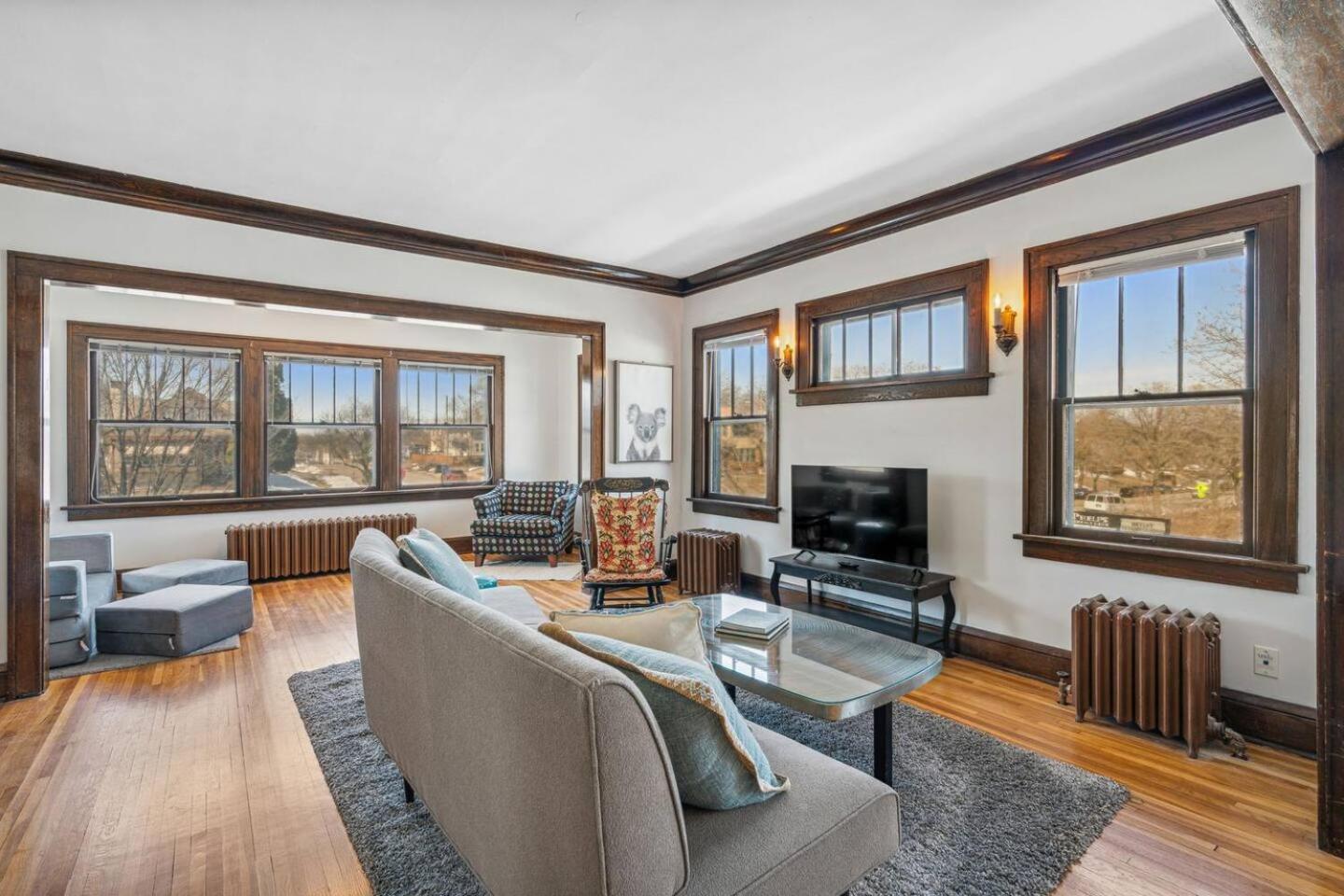 Sky In Majestic Mpls Duplex